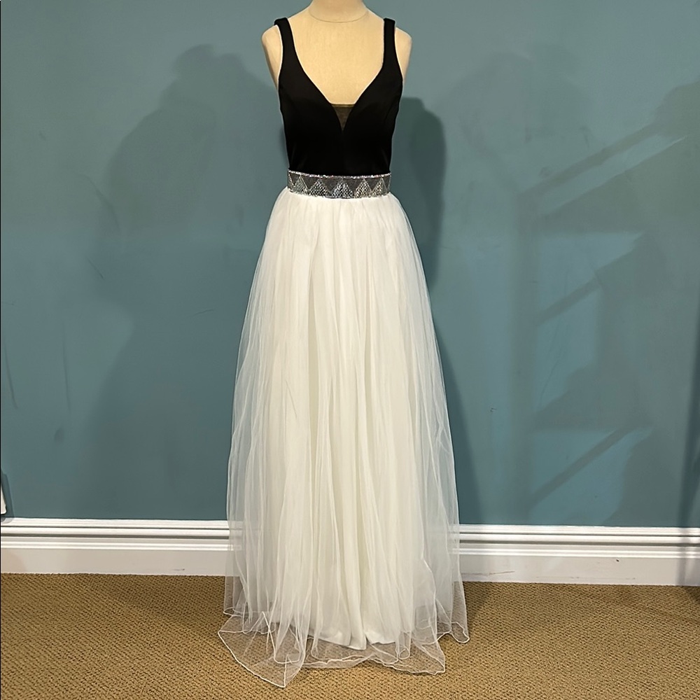 Speechless Black White Maxi Formal Prom Dress sz 5 Beaded Belt Tulle Bottom